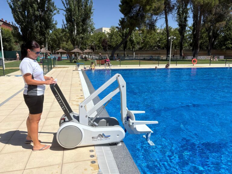 Ciudad Real mejora la accesibilidad en sus piscinas municipales y logra un 50 % más de usuarios en el primer mes de apertura